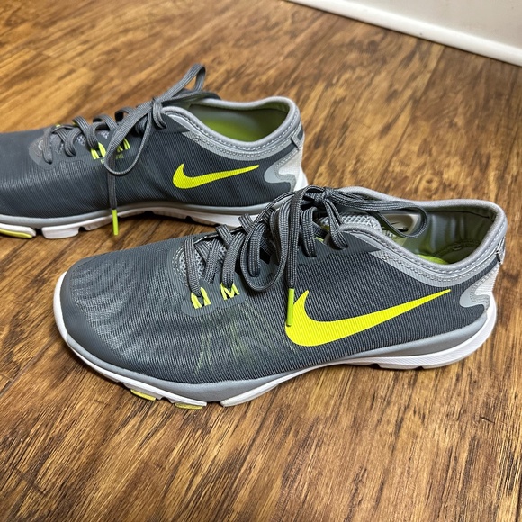 Nike Flywire Women's Size 7.5 Gray Green Running Sneakers Shoes - Picture 1 of 10